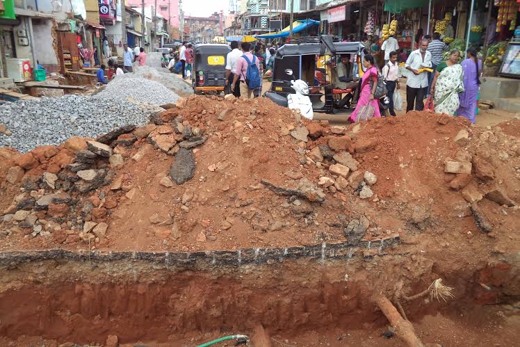 ನಿಧಾನಗತಿಯ ರಸ್ತೆ ಕಾಮಗಾರಿ